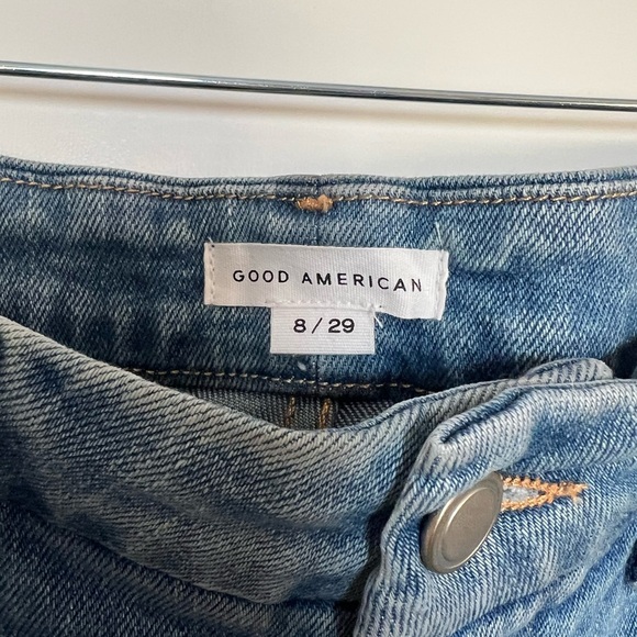 Good American Distressed Slim Leg Denim Jeans (8/29) - Picture 3 of 4